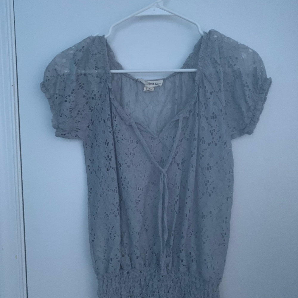 grey shirt